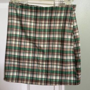 xs zara green and beige plaid mini skirt